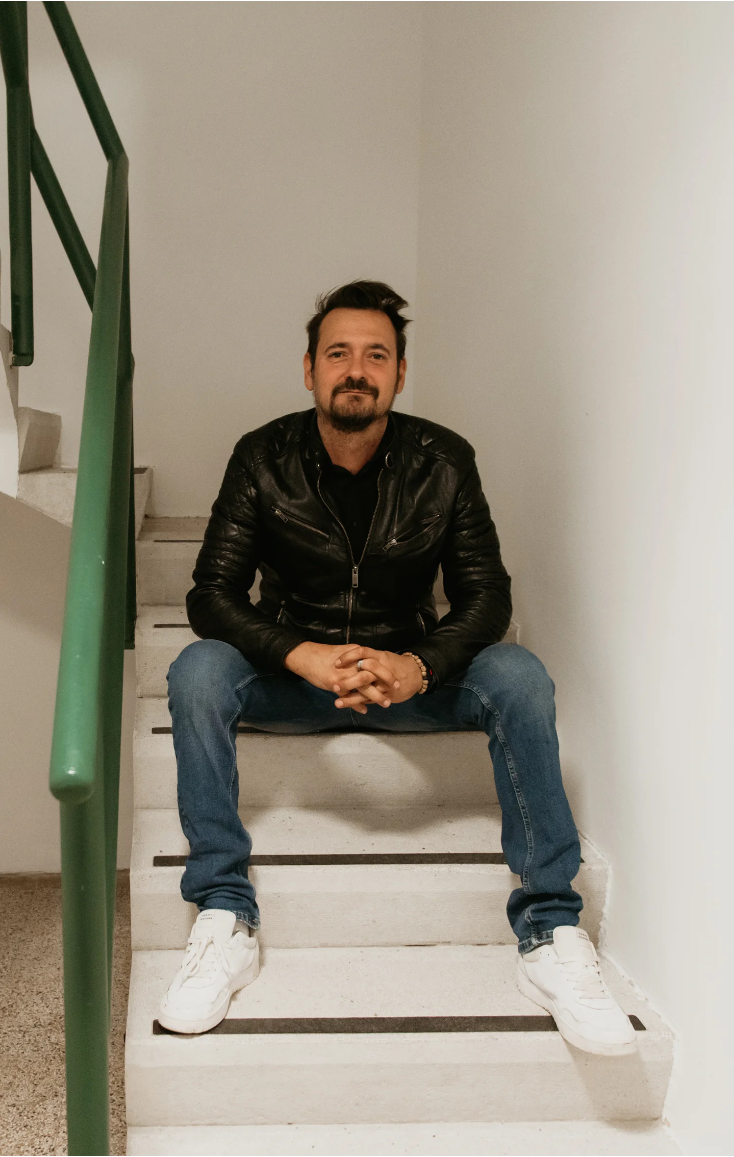 Goran na stopnicah
